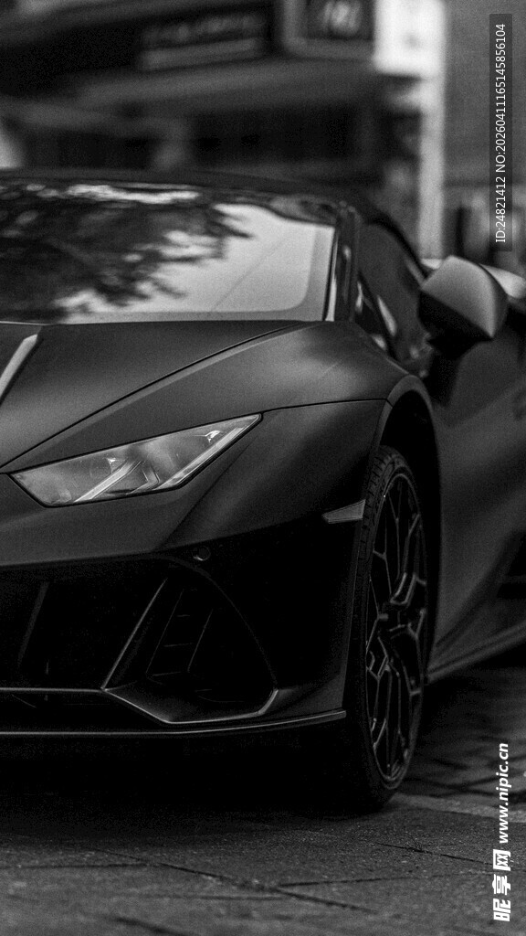 炫酷黑色跑车外观特写