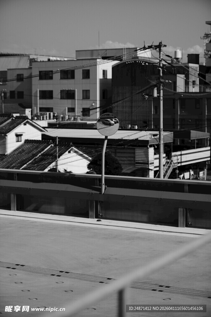 城市街景黑白视角