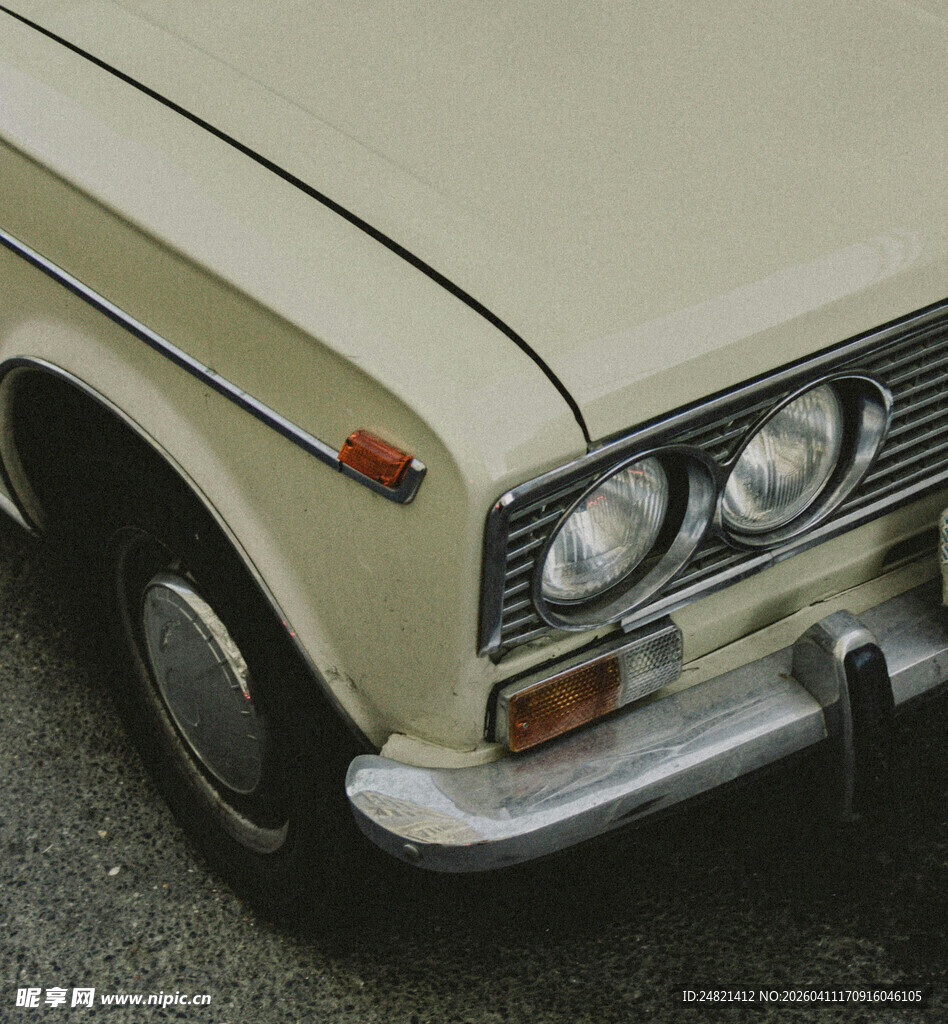 复古汽车前脸特写