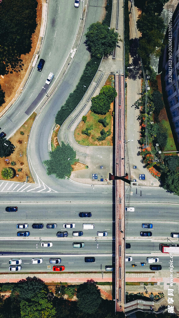 城市道路俯瞰交通景象