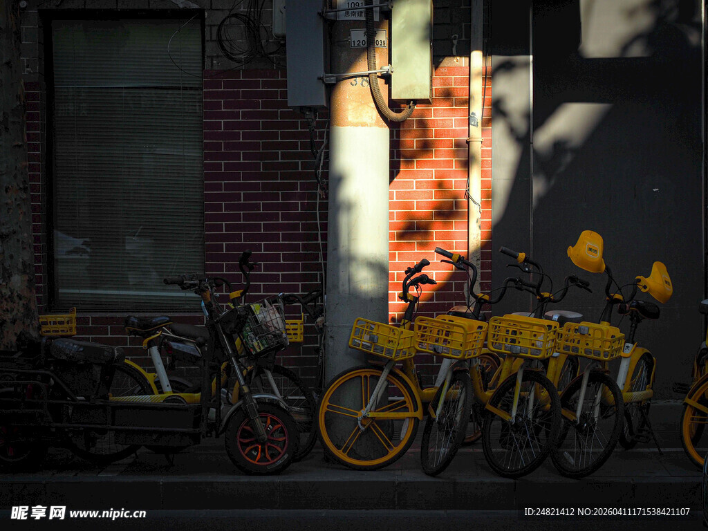 街头巷尾的多彩自行车