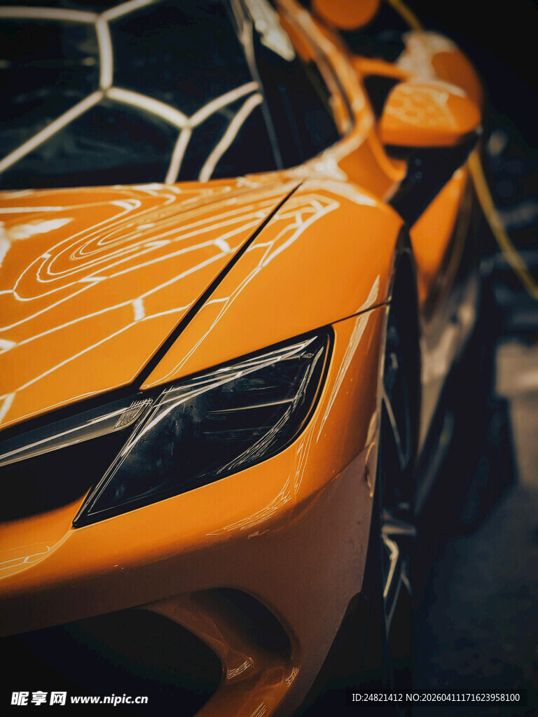 炫酷橙色跑车特写