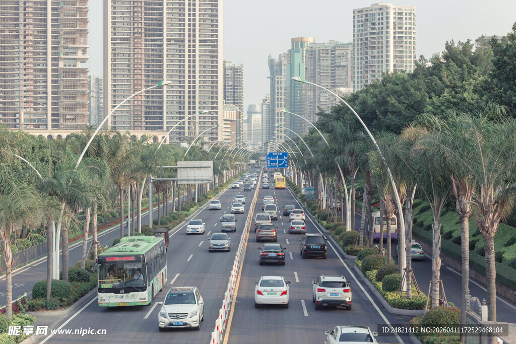 城市繁华道路车流景象