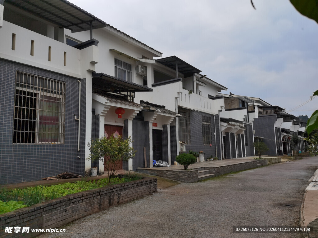 整齐排列的乡村联排住宅