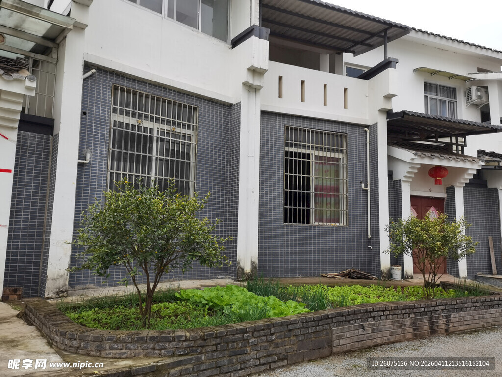 现代简约风格的街边建筑