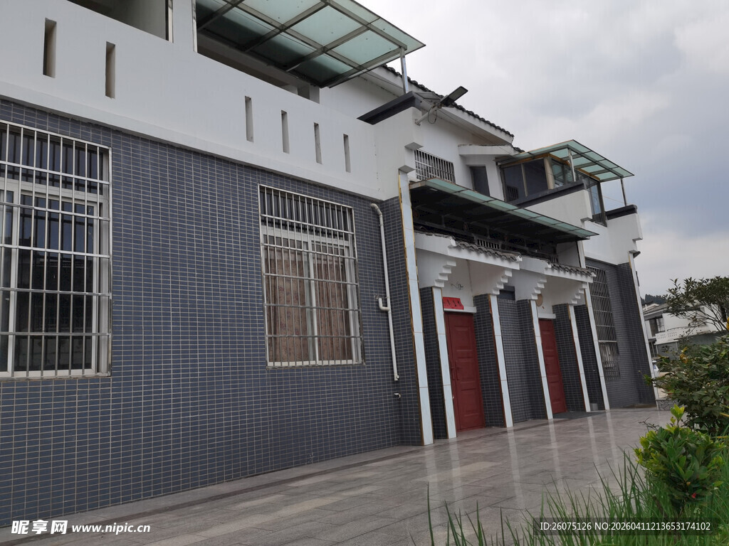 现代风格两层住宅外观