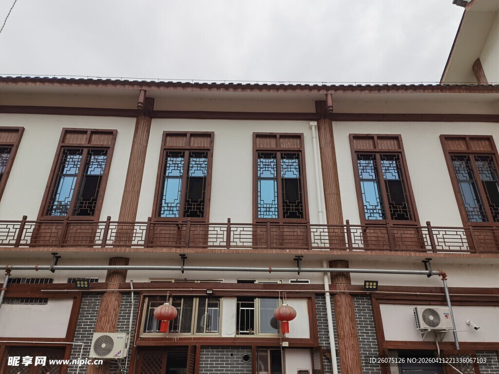 中式传统二层建筑外观