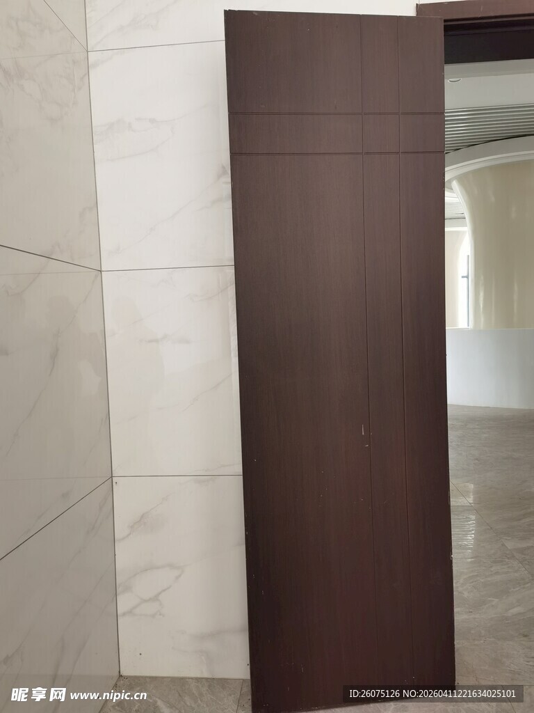 深棕色简约室内房门