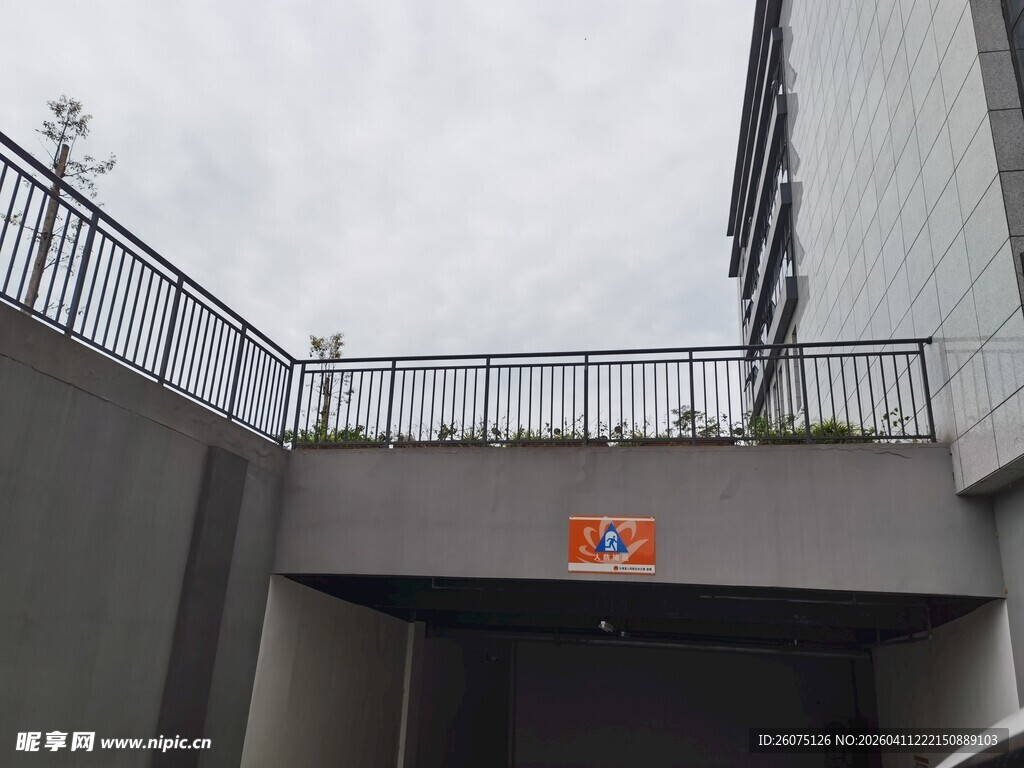 地下停车场入口