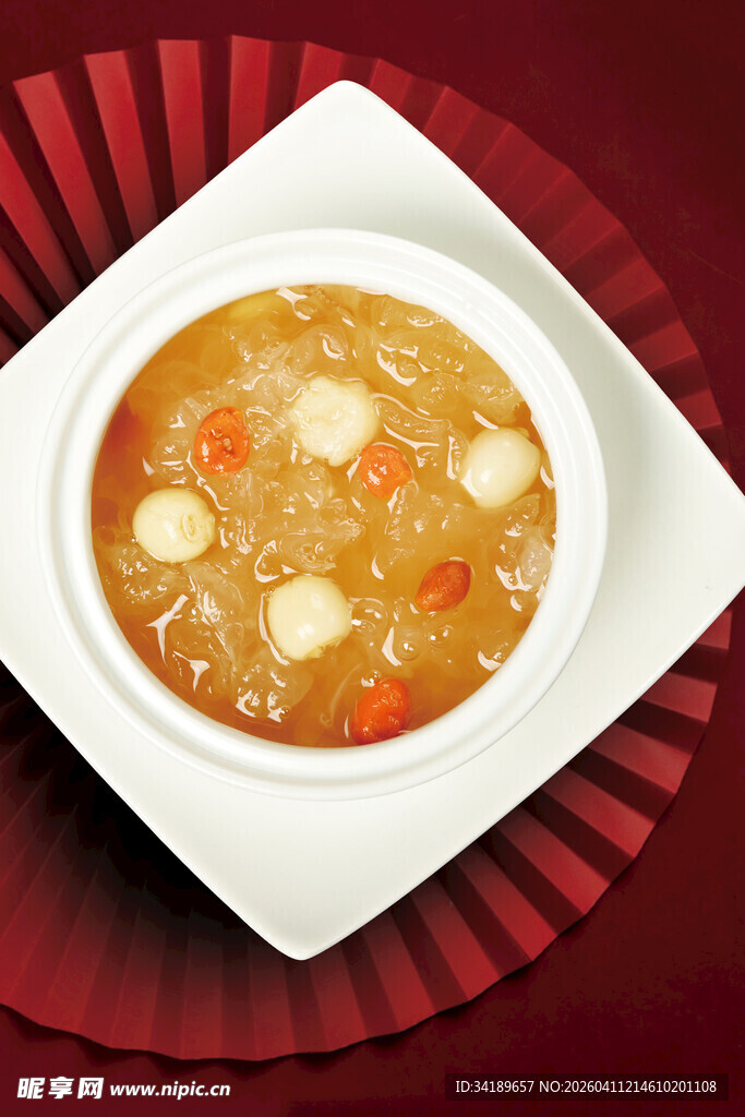 莲子枸杞银耳汤