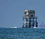 海上瞭望塔船只航行景