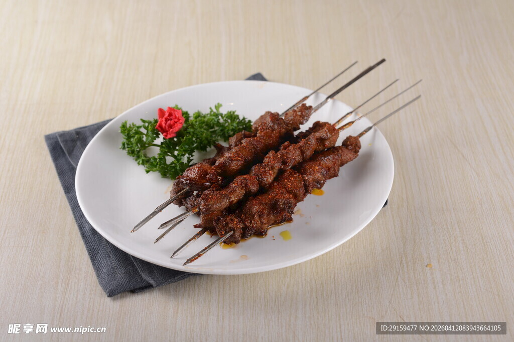 美味烤羊肉串摆盘精致