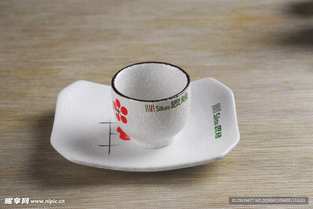 中式瓷杯与托盘组合