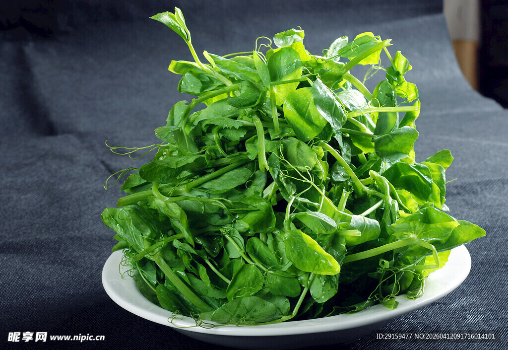 一盘鲜嫩的西洋菜