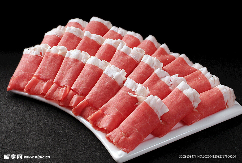 新鲜牛肉卷摆盘展示