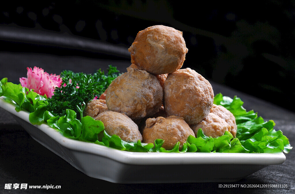美味肉丸摆盘精致