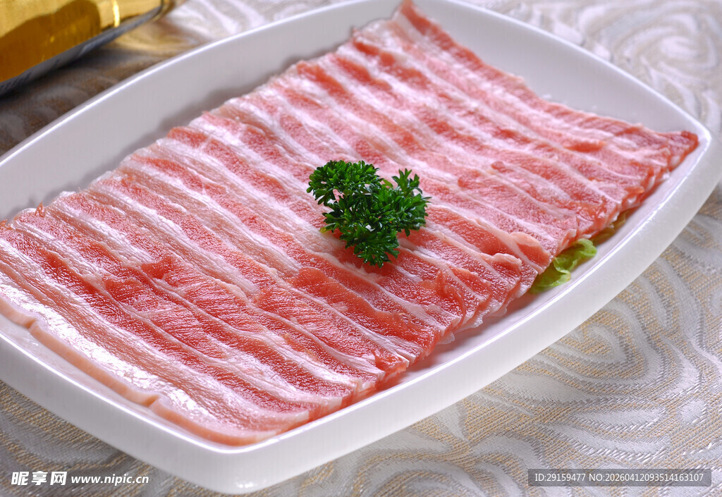 新鲜雪花肥牛摆盘精致