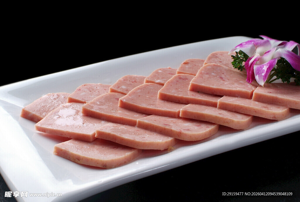 美味火腿肠切片摆盘