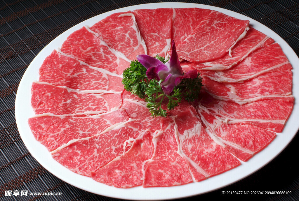 鲜切牛肉片摆盘精美