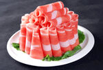 精美摆盘的新鲜羊肉卷