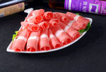 精美摆盘的鲜嫩羊肉卷