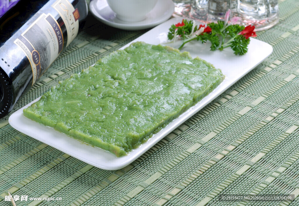 绿色清新抹茶蛋糕摆拍