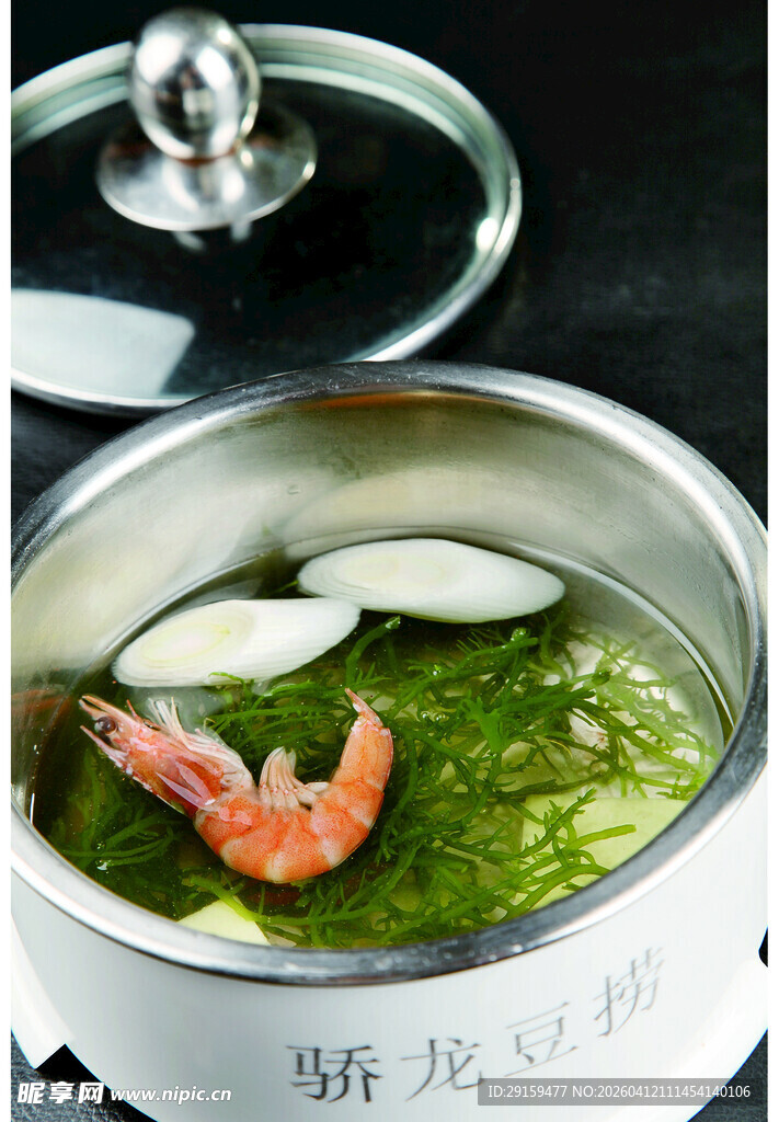 鲜虾蔬菜煮锅料理