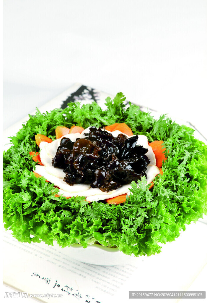 生菜摆盘的美味木耳