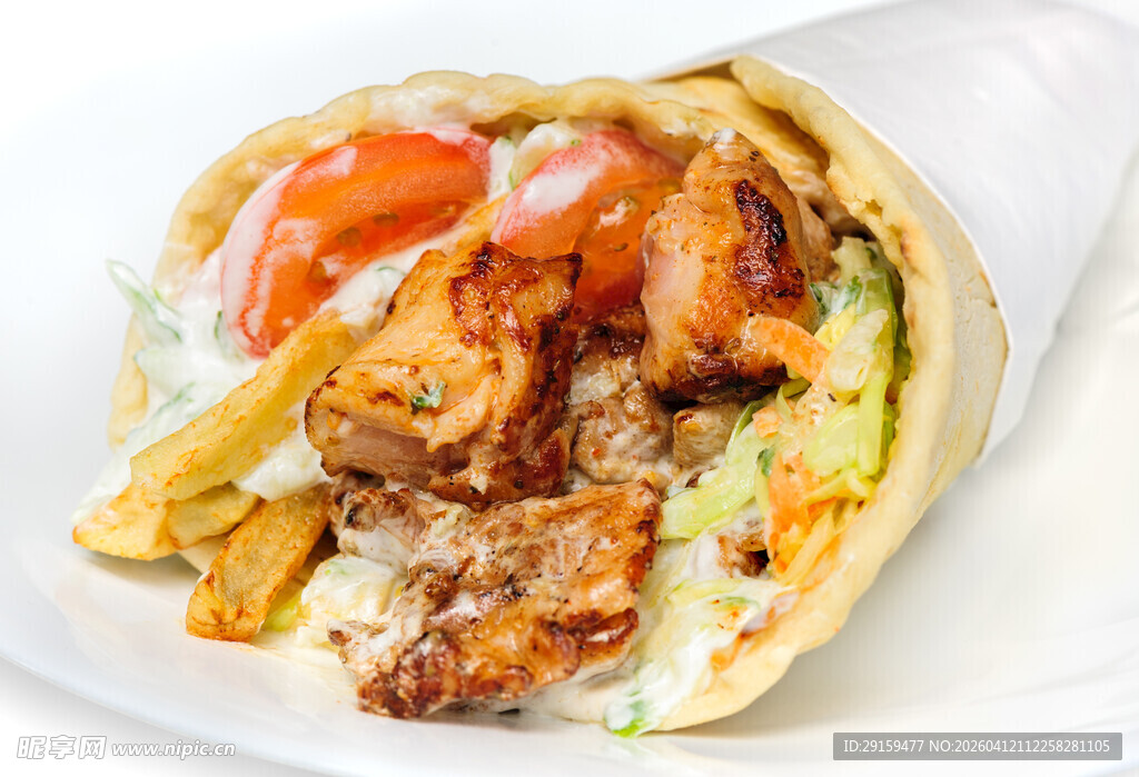 美味鸡肉卷饼配薯条