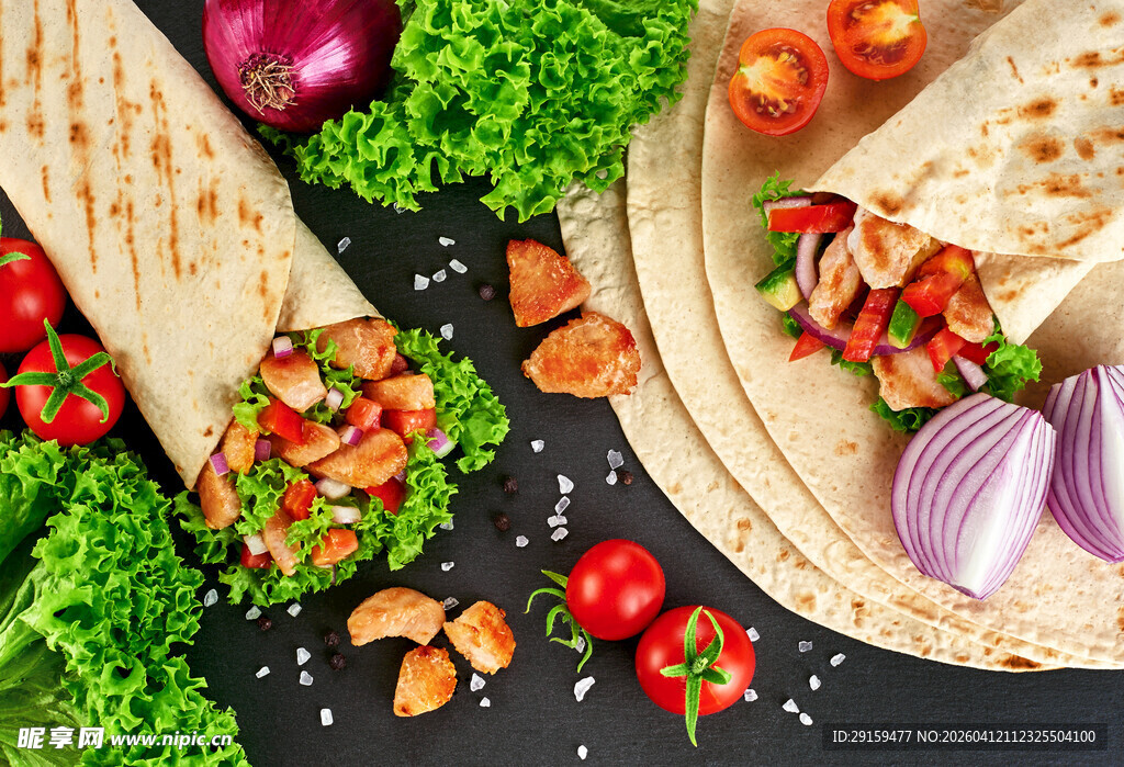 美味墨西哥卷饼与新鲜配菜