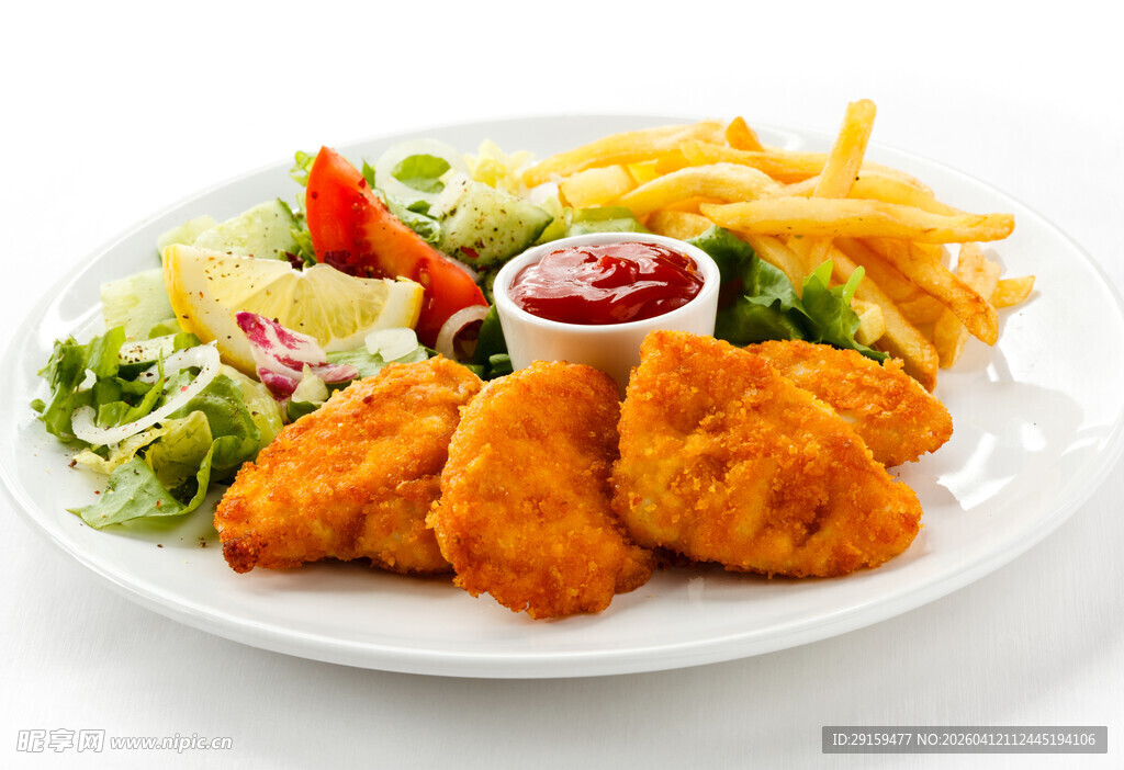 美味炸鸡配薯条沙拉
