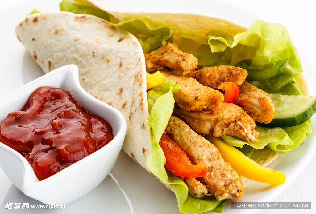 美味鸡肉卷配蘸酱