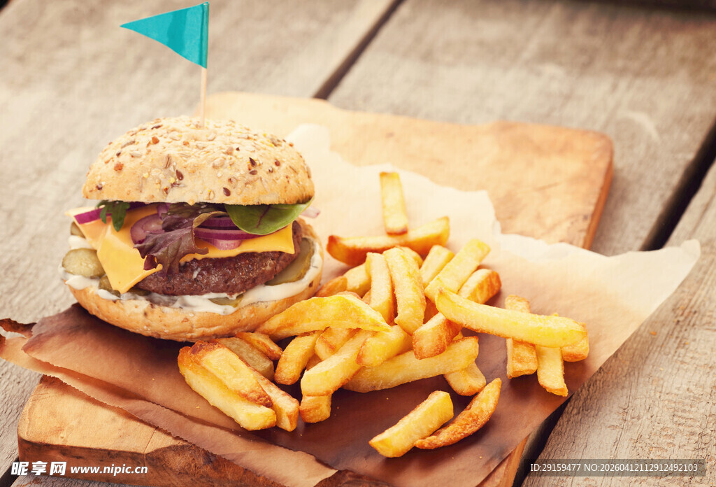 美味汉堡配香脆薯条