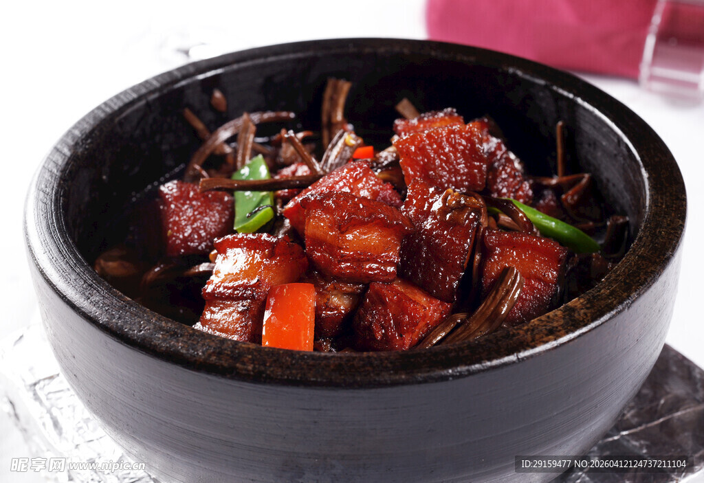美味瓦罐红烧肉
