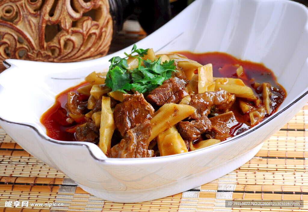 香辣风味牛肉笋尖煲