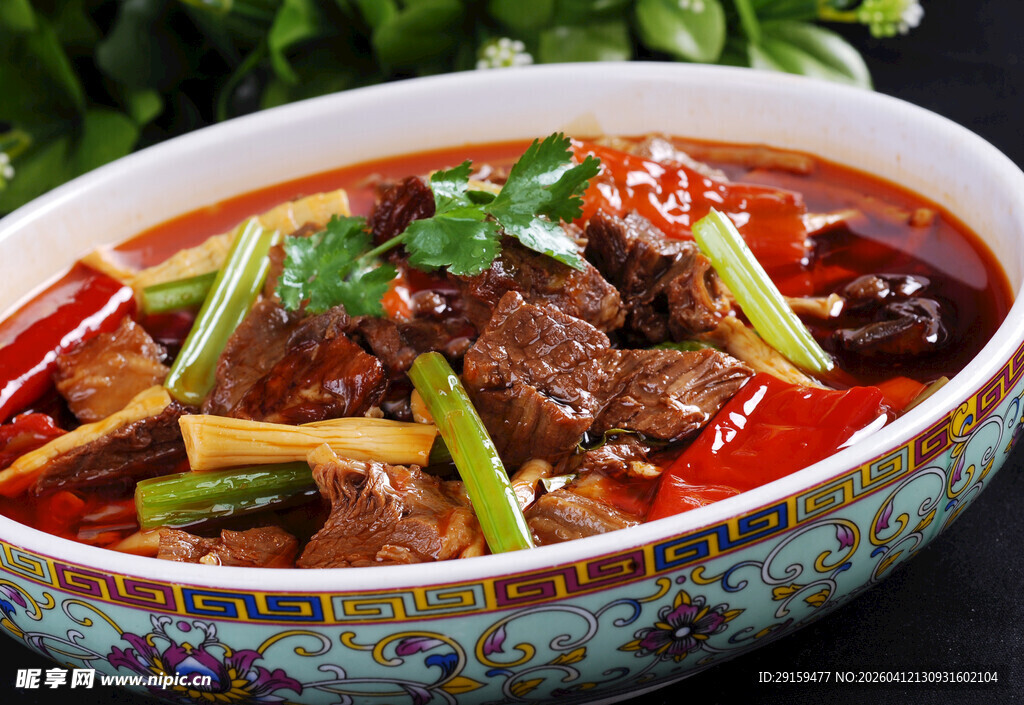 香辣红烧牛肉美食碗