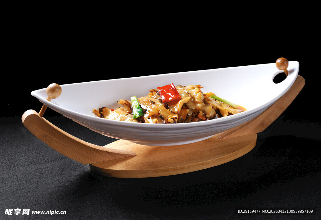 创意木架盛放美味菜肴