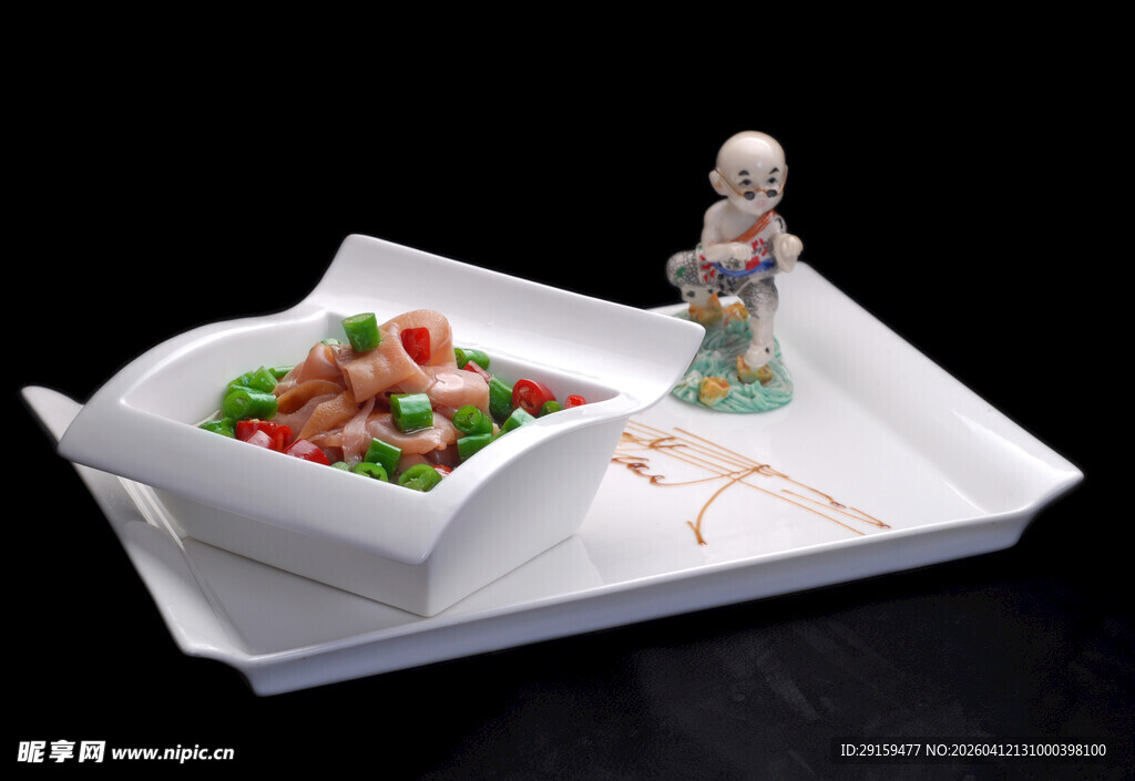 精致果盘配古典人偶摆件
