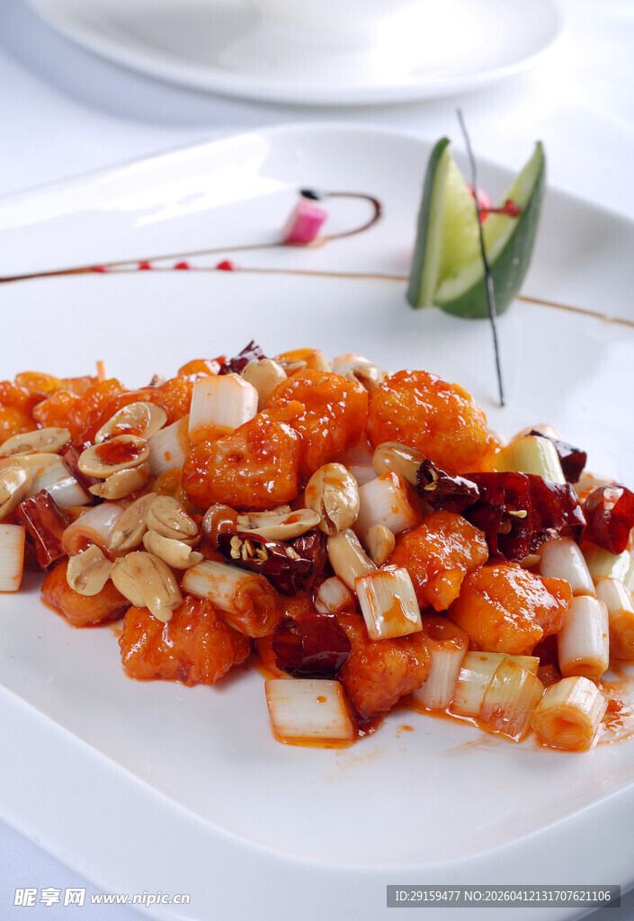 香辣虾仁配坚果美食