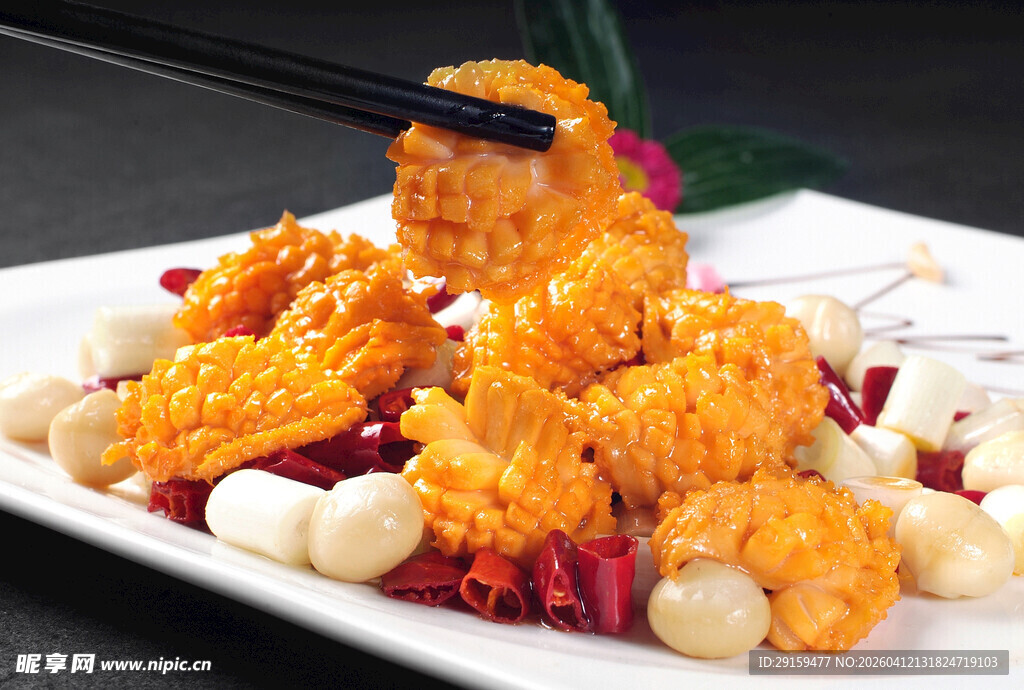 美味虾仁摆盘精致诱人