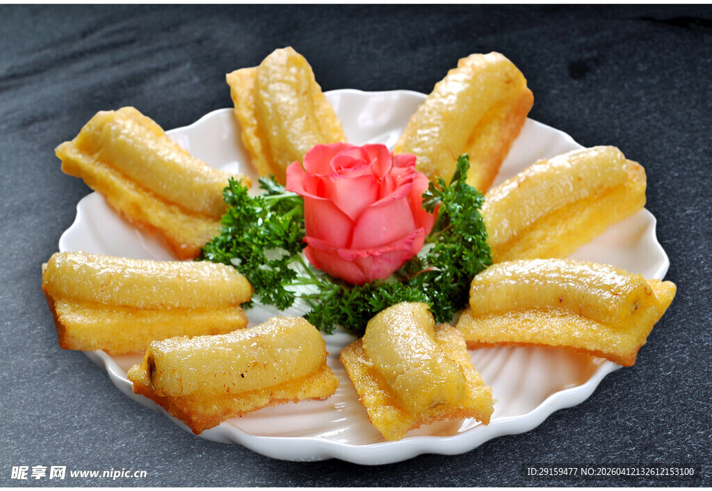 花样摆盘的美味油炸面食