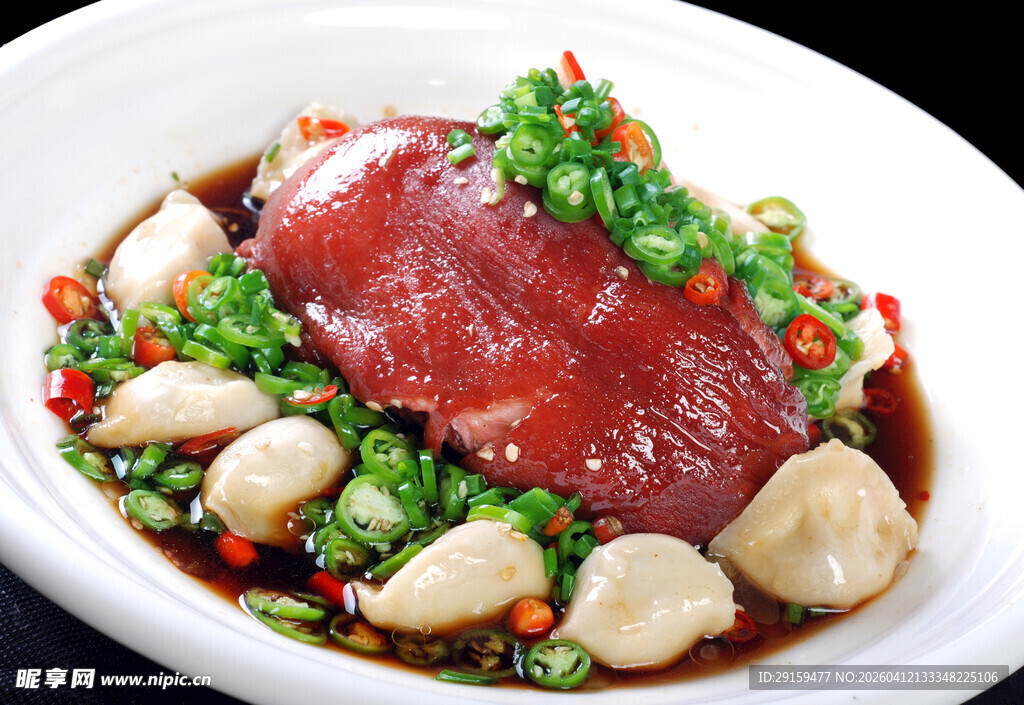 香辣脆皮肘子配时蔬