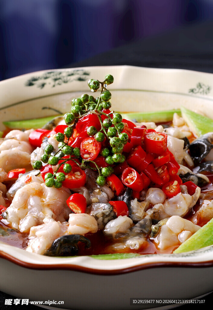 香辣可口的特色鱼杂煲