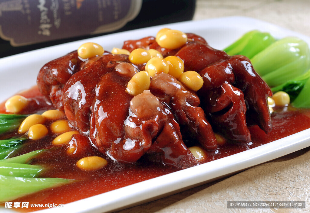 红烧鸡腿配黄豆青菜