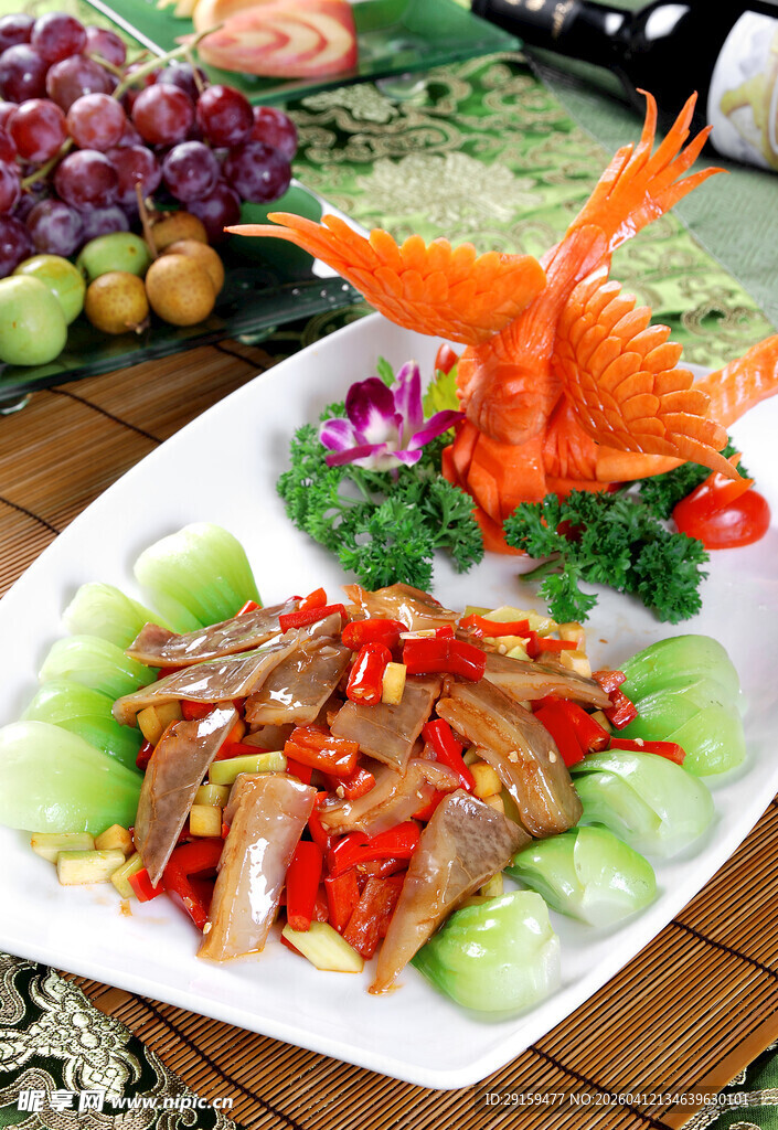 精美摆盘的特色小炒