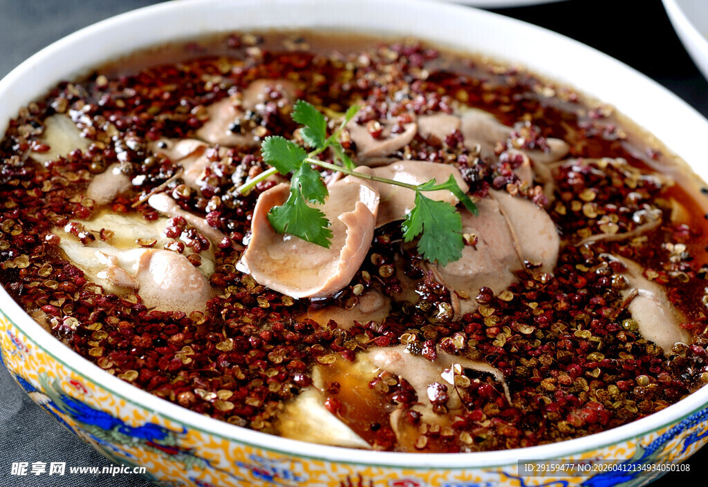 香辣脑花美食诱人呈现