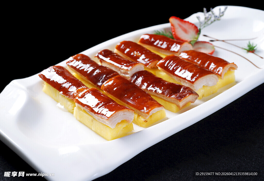 酱汁浇淋美味糕点