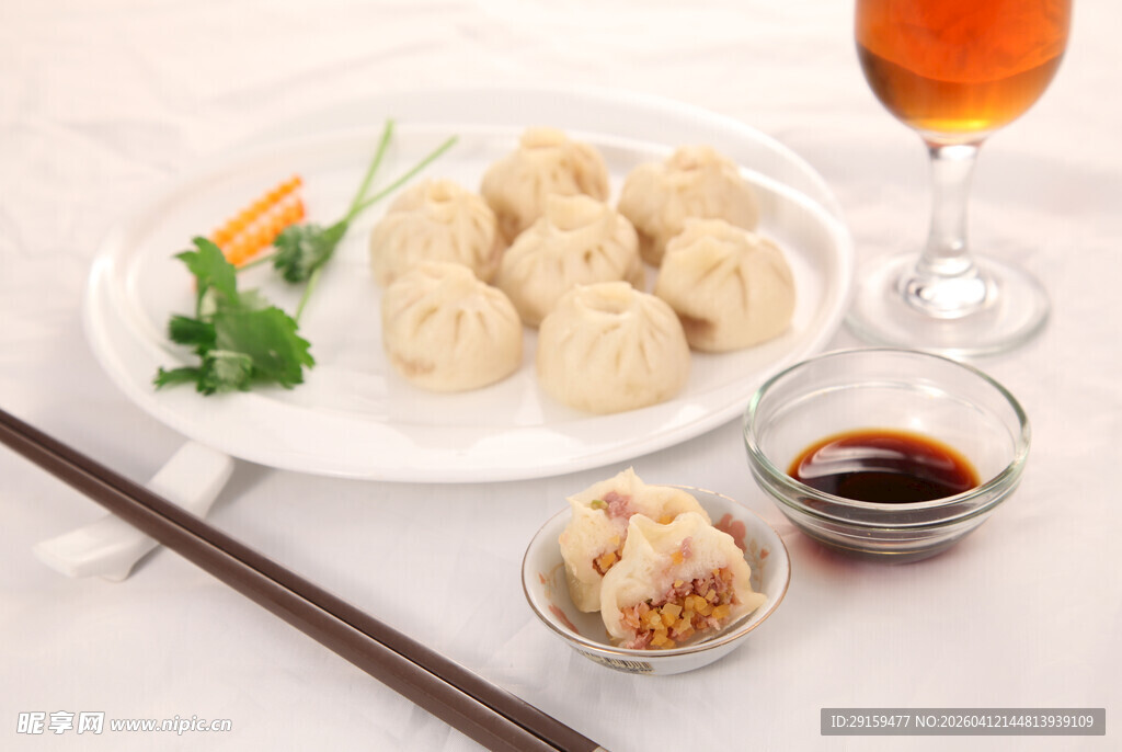 美味中式丸子及蘸料组合