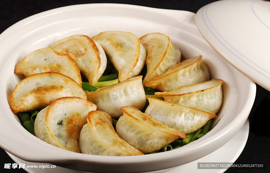 蒸笼里的美味饺子
