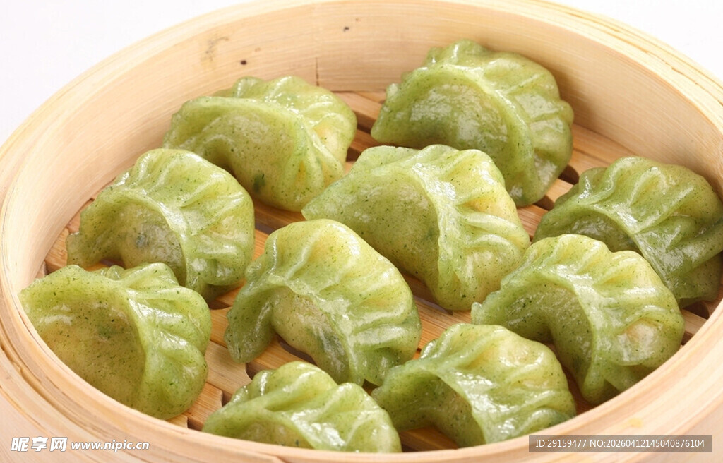 竹制蒸笼里的翡翠烧麦